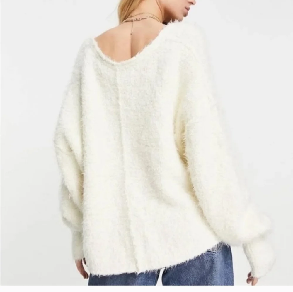 Free People Sweater Womens Medium Icing Cream Fuzzy Oversize Soft Slouchy V Neck - Picture 4 of 10